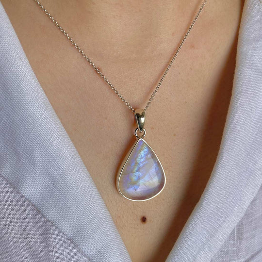 A Guide To Choosing The Right Moonstone Jewelry